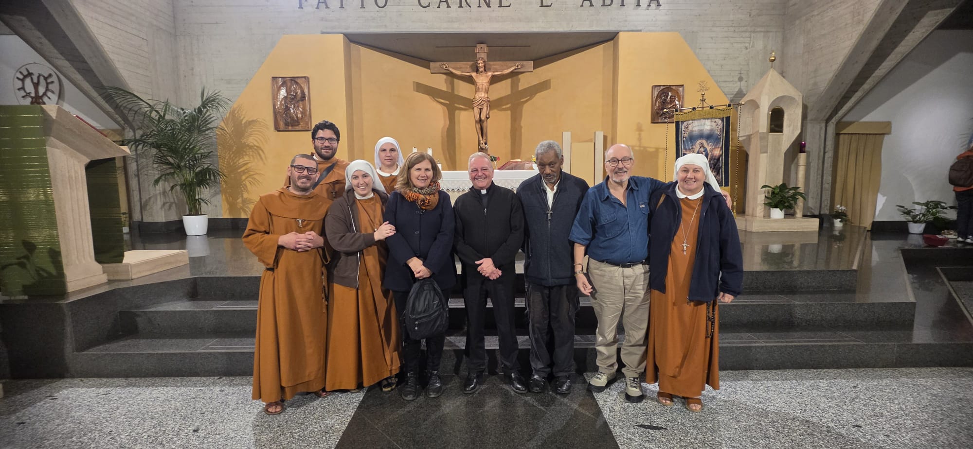 Seconda foto di gruppo nella chiesa di Sant’Alberto Magno per il 17° anniversario di Miei Cari Angeli
